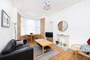 JOIVY Charming 1-bed ap near Leith Links with patio